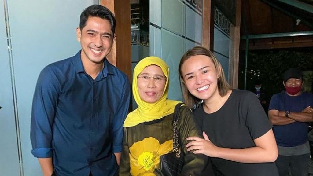 Fans Berat Sinetron 'Ikatan Cinta', Ibunda Inul Daratista Rela Terbang ke Jakarta Temui Amanda Manopo dan Arya Saloka