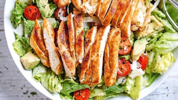 Resep Avocado Chicken Salad, Jadi Menu Sehat untuk Sarapan