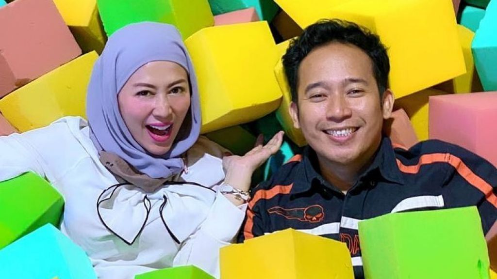 Bantah Cerai dari Denny Cagur, Shanty Denny Langsung Klarifikasi: Kita Baik-baik Saja!