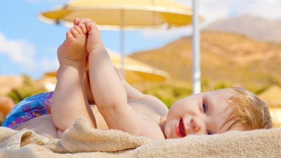 5 Manfaat Menjemur Bayi di Bawah Sinar Matahari, Bisa Meningkatkan...