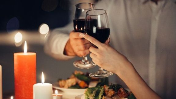 8 Ide Makan Malam Romantis di Hari Valentine, Bikin Tambah Sayang dan Mesra