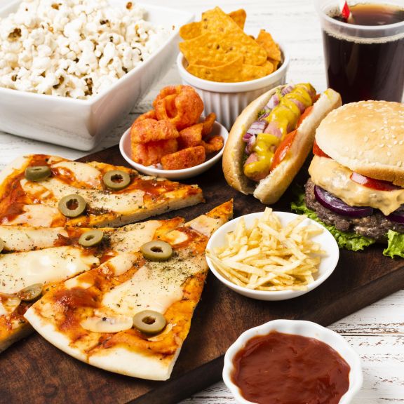 Stop Makan Junk Food Sebelum Tidur Moms, Peneliti Ungkap Bisa Tingkatkan Risiko Diabetes, Begini Penjelasannya