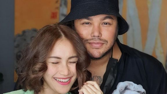 Seantero Negeri Kegocek! Bukan Ayu Ting Ting, Ivan Gunawan Bikin Geger Gegara Unggah Foto Telanjang Dada Bareng Pria: Kurang Lebih Sudah...