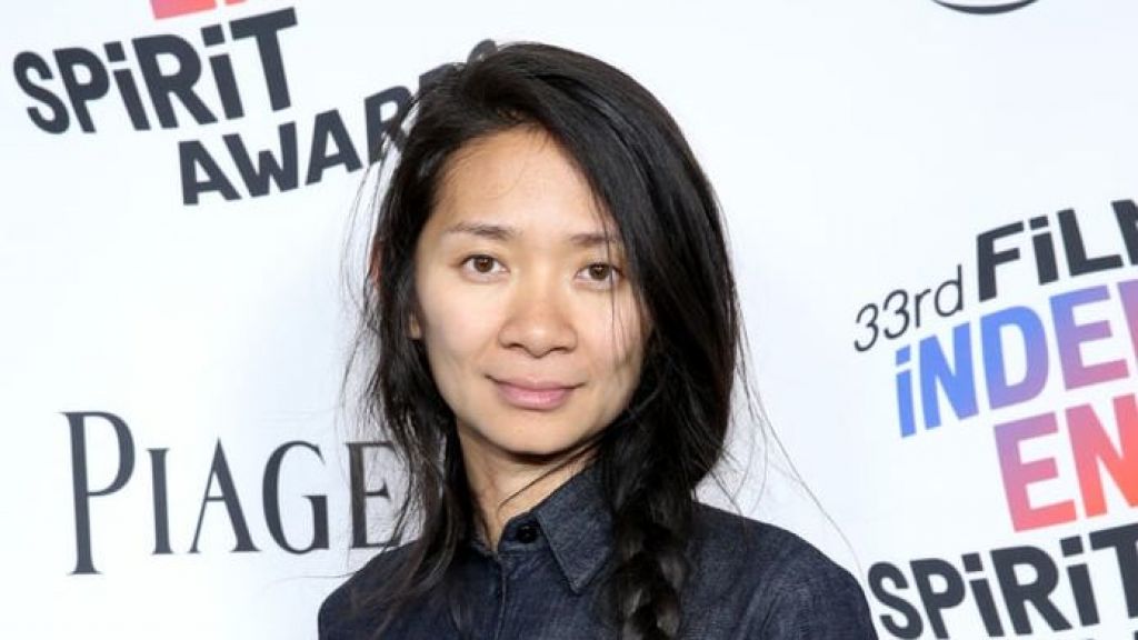 Chloe Zhao Cetak Sejarah sebagai Wanita Asia Pertama yang Memenangkan Golden Globes Kategori Sutradara Terbaik