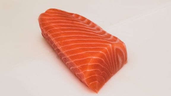 Mengandung Omega 3, Moms Cari Tahu Yuk Manfaat Ikan Salmon Bagi Pertumbuhan Bayi, Sayang Banget Lho Buat Dilewatkan!