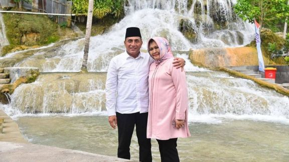 Gak Hanya Memiliki Suara Merdu, Nawal Lubis Isteri Gubernur Sumatera Utara pun Taat Beragama