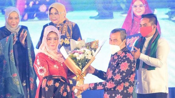 Pernah Alami Covid-19, Begini Kegiatan Misnarni Syamsuar Istri Gubernur Riau