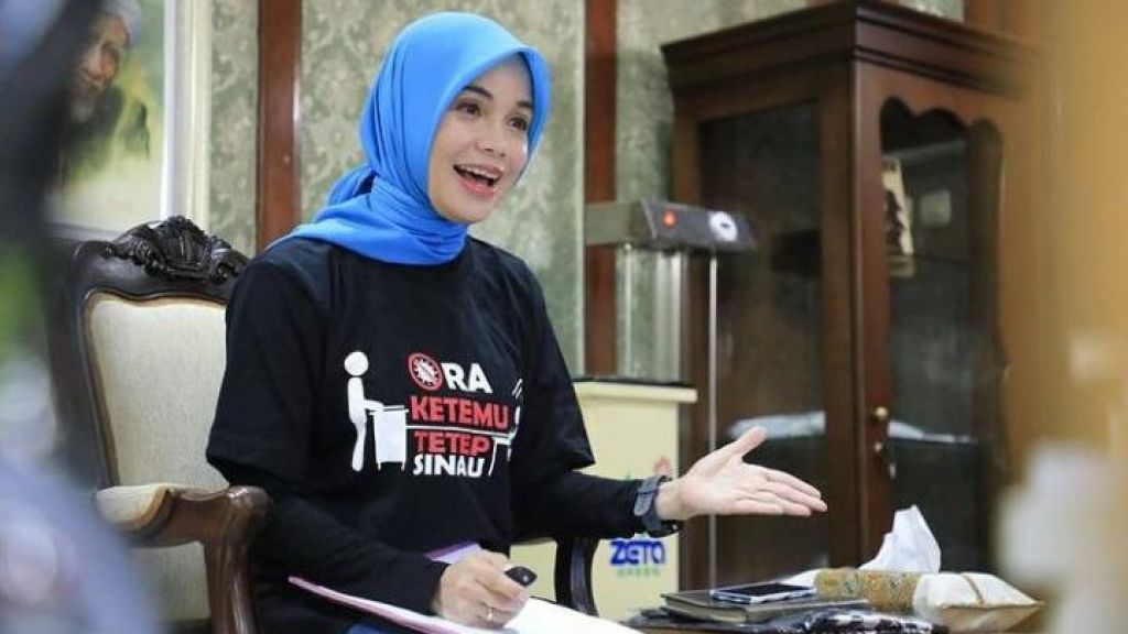 Intip 6 Fakta Siti Atikoh Supriyanti, Istri Ganjar Pranowo yang Bertemu saat KKN