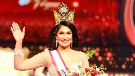 Merasakan Sakit di Kepala Usai Mahkotanya Dilepas Paksa, Inilah Profil Mrs Sri Langka Pushpika De Silva