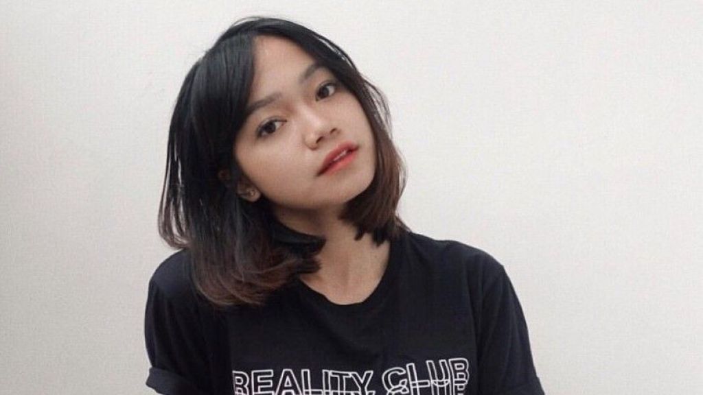 Selamat! Fathia Izzati Dilamar Kekasih Pakai Kue Bolu