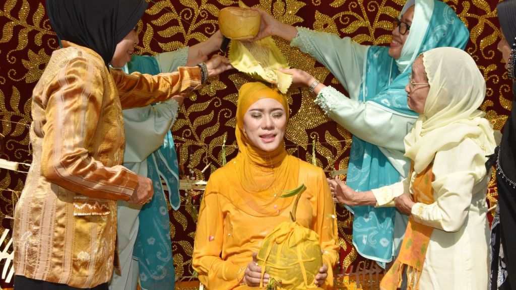 Mengenal Tradisi Mandi Tian Mandaring, Upacara Usia Kehamilan 7 Bulanan Khas Kalimantan Selatan