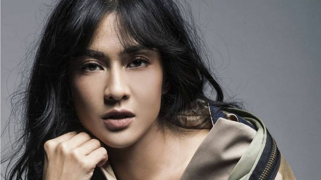 Berperan Sebagai Ibu Kartini, Ini Prestasi yang Dimiliki oleh Dian Sastrowardoyo
