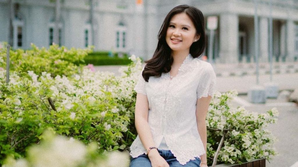 Potret Cantik Felicia Tissue Kenakan Kebaya di Hari Kartini