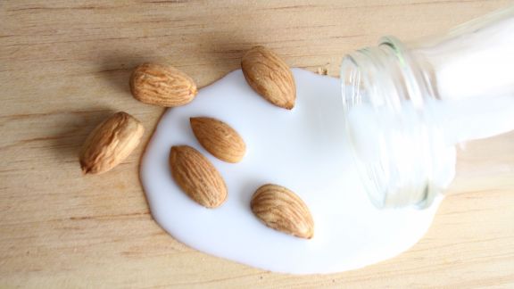 Bisa Jaga Berat Badan dan Gula Darah Ideal, Ini 5 Manfaat Konsumsi Susu Almond Setiap Hari
