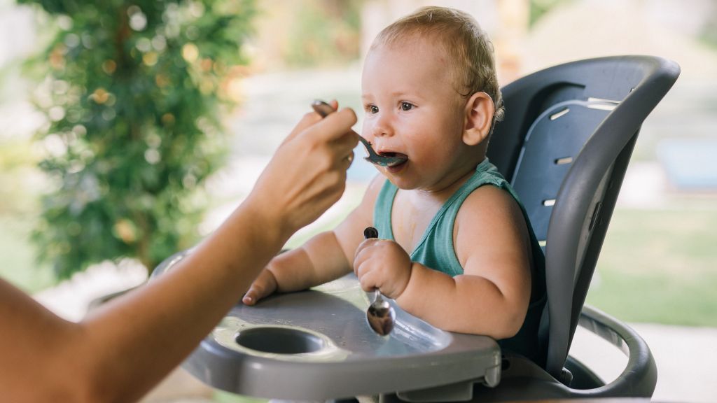 Gini Moms Cara Mengatasi Kebiasaan Anak Mengemut Makanan, Patut Dicoba!