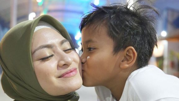 Nathalie Holscher Minta Ferdi Anak Sule Sabar Menunggunya Kembali ke Rumah, Balasan Adik Putri Delina Buat Hati Menangis: I Love Bun...