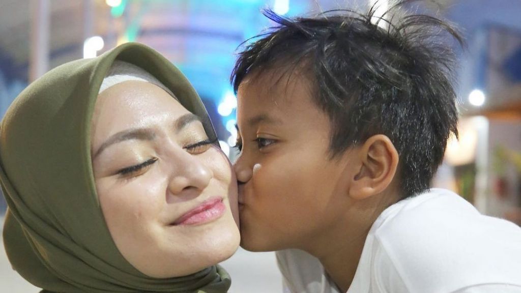 Nathalie Holscher Minta Ferdi Anak Sule Sabar Menunggunya Kembali ke Rumah, Balasan Adik Putri Delina Buat Hati Menangis: I Love Bun...