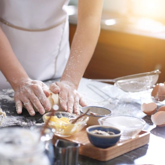 6 Manfaat Baking Therapy, Aktivitas Membuat Kue yang Ampuh Atasi Stres dan Cemas, Beauty Tertarik?