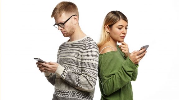 Setelah Menikah, Jangan Lakukan 5 Hal Ini di Media Sosial Ya, Bahaya Lho!