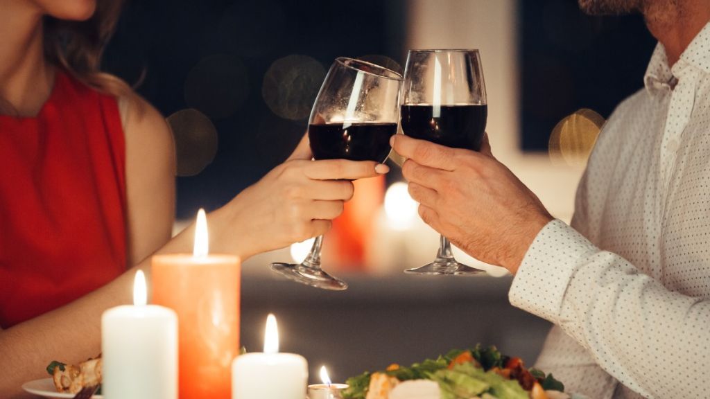 Gak Perlu ke Restoran Mewah! Ini Ide Masakan untuk Makan Malam Romantis Bersama Pasangan di Rumah, Makin Mesra dan Romantis