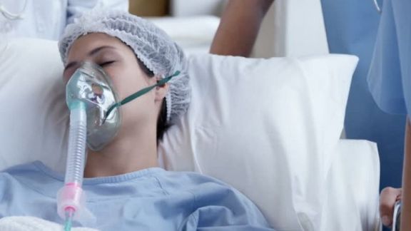 Viral! Wanita ini Diberi Tabung Oksigen Kosong oleh Perawat Sampai Meninggal, Anak Pasien: Ini Nyawa Mamaku Bisa Kau Ganti?