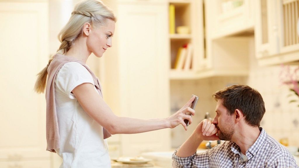 Makin Perkeruh Keadaan... Ini 4 Tindakan Gegabah Istri saat Tahu Suami Selingkuh!