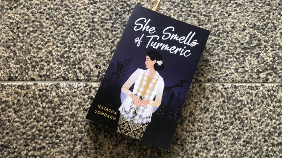 Natasha Sondakh Kenalkan Indonesia ke Dunia Barat Melalui Bukunya yang Bertajuk She Smells of Turmeric