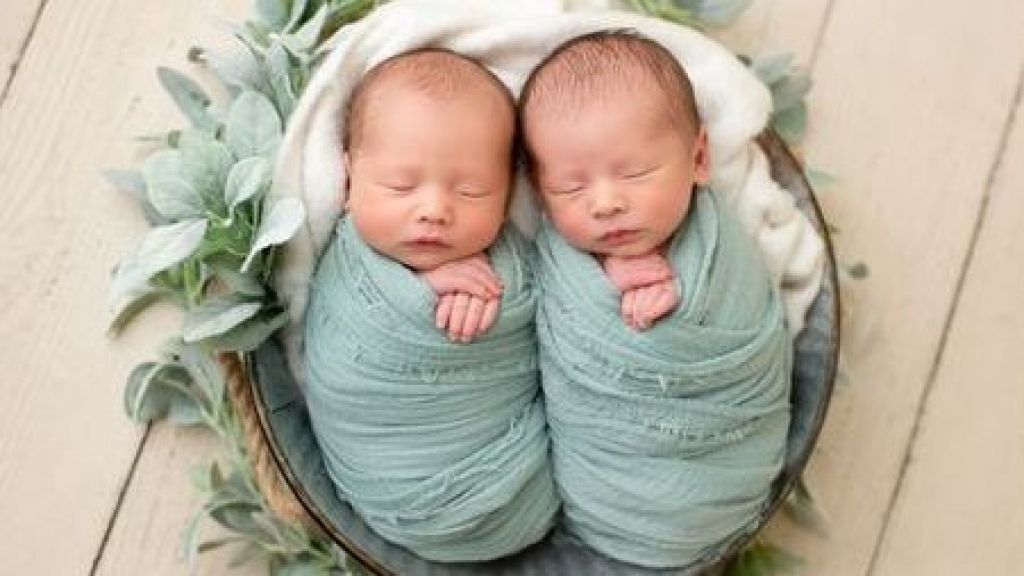 25 Nama Bayi Laki-laki Kembar yang Lahir Jelang Akhir Tahun