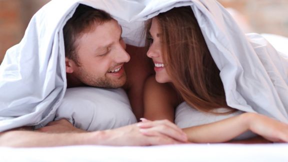 5 Cara Bikin Kehidupan Seksual Tetap Panas, Pasutri Wajib Tahu!