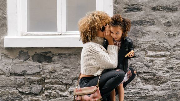 Ajarkan 4 Cara Ini pada Anak Ya Moms, Efektif untuk Tumbuhkan Rasa Percaya Dirinya  Lho!