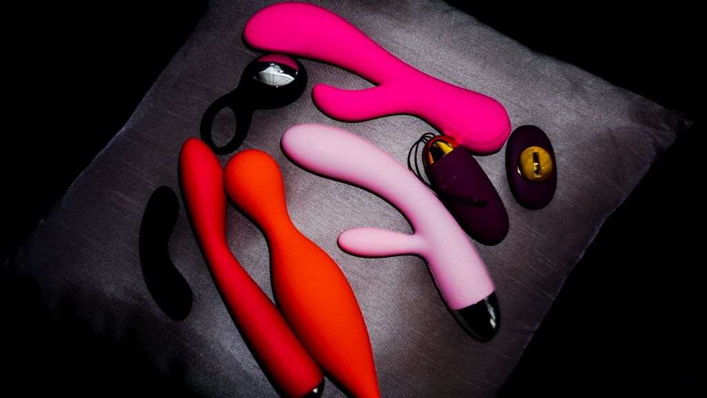 Pasutri Ingin Coba Pakai Sex Toys untuk Variasi? Intip Tips Memilih Sex Toys Sesuai Kebutuhan, Jangan sampai Salah!