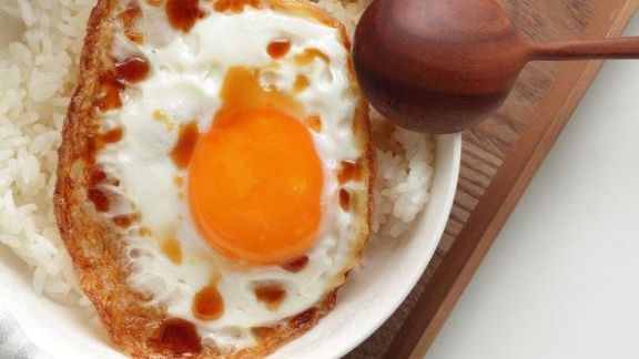 Praktis Banget! Ini Resep Nasi Telur Khas Pontianak, Perut Kenyang Dompet Aman Moms