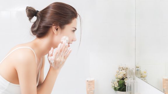 Ini 3 Kesalahan Mencuci Muka yang Bikin Wajah Jadi Gatal, Duh Sering Kamu Lakukan Gak Beauty?