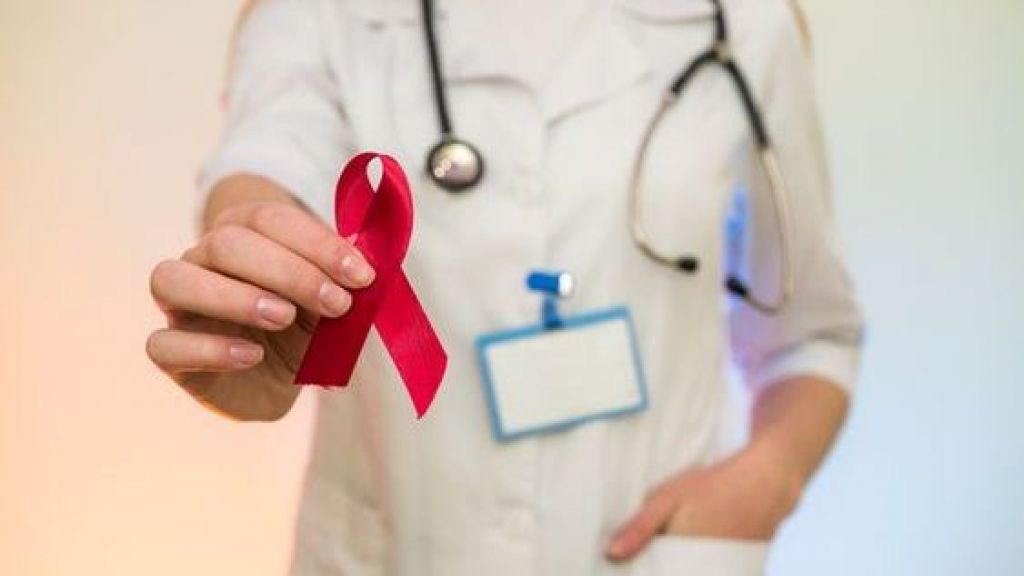 Marak Kasus HIV, Apa Si Penyebabnya? Cari Tahu Yuk Moms!