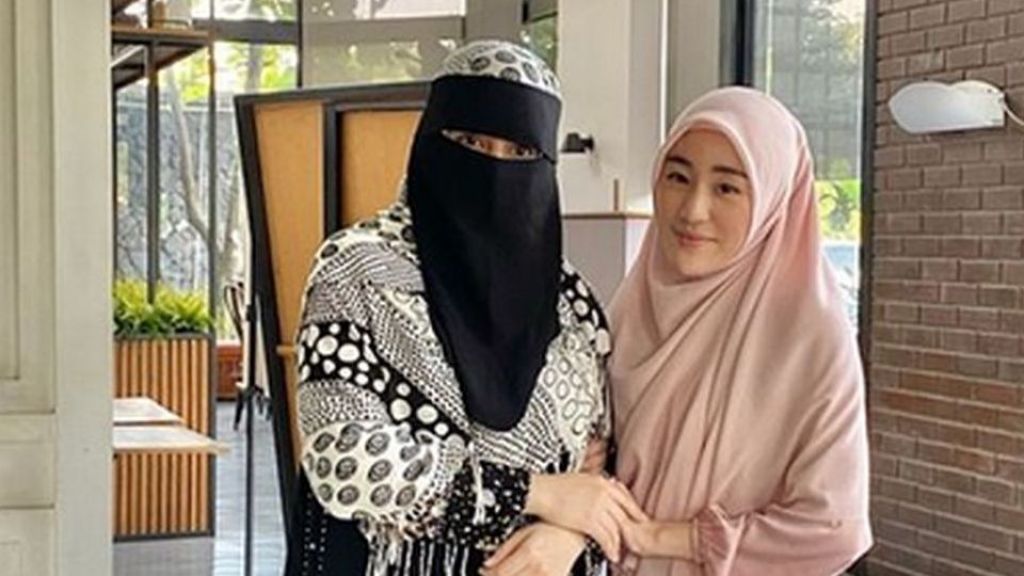 Lebih Dekat dengan Istri Kedua Ustaz Arifin Ilham, Larissa Chou Ungkap Perasaannya Menjadi Ibu Tunggal: Berat…