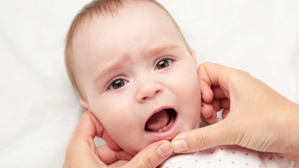 Sering Rewel, Ini 6 Gejala yang akan Dirasakan Bayi Saat Tumbuh Gigi, Moms Sudah Tahu Belum?