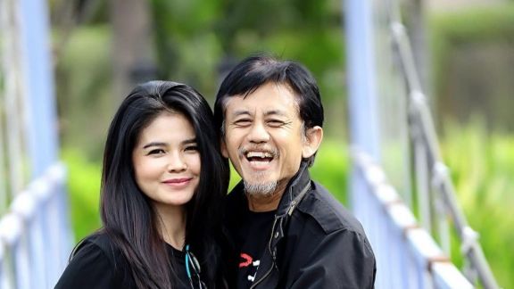 Sudah Tak Lagi Tinggal Seatap Sejak Tahun Lalu, Rumah Tangga Epy Kusnandar Dikabarkan Retak, Karina Ranau Bongkar Fakta Mengejutkan!