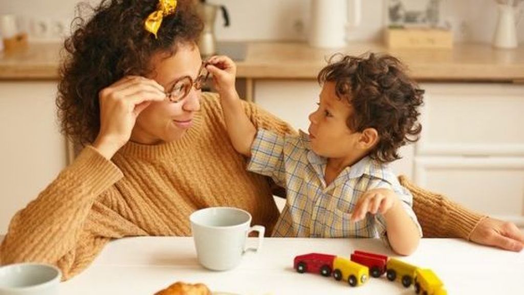Bikin Bonding Makin Lengket, Ini 4 Tips Parenting Agar Moms Bisa Jadi Sahabat Terbaik Bagi Anak! Nomor 3 Penting Banget!