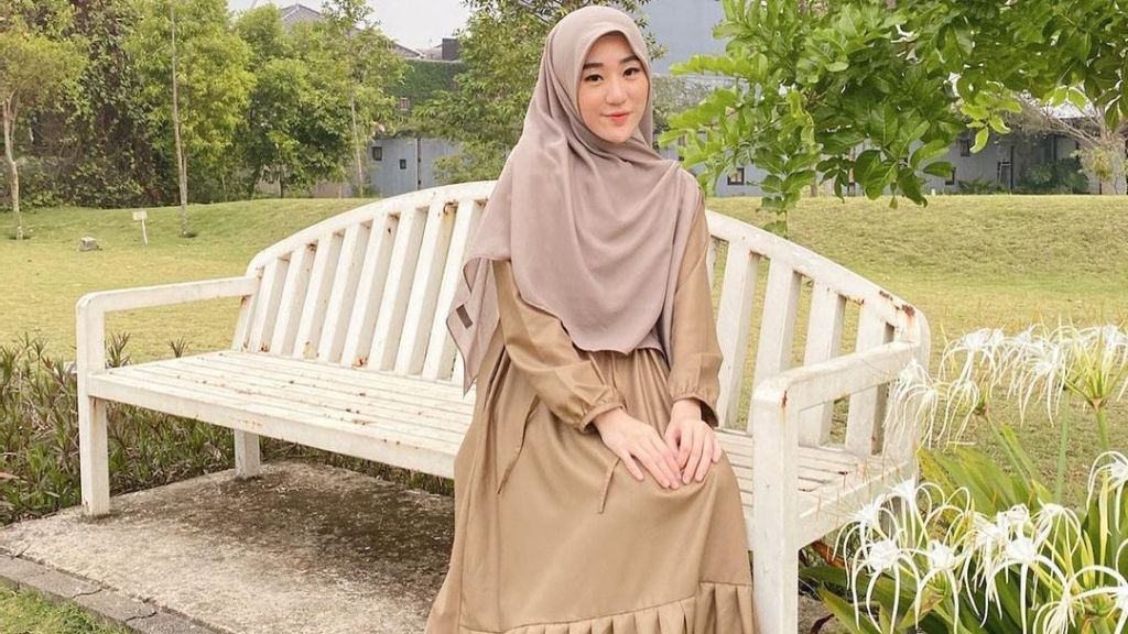 Pesona Artis Janda Cantik Berbusana Muslimah, Bisa Jadi Inspirasi Buat Lebaran Nih Beauty!