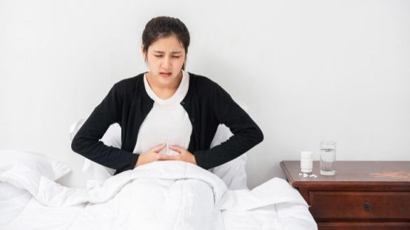 Mengapa Penderita Asam Lambung Gak Boleh Tidur Setelah Sahur?