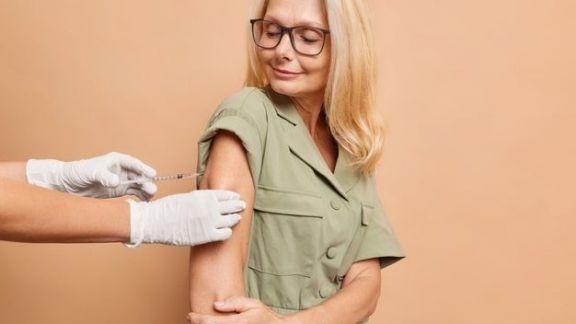 Kenapa Harus Segera Menerima Vaksin Booster Covid-19? Ini Alasannya yang Wajib Kamu Tahu!