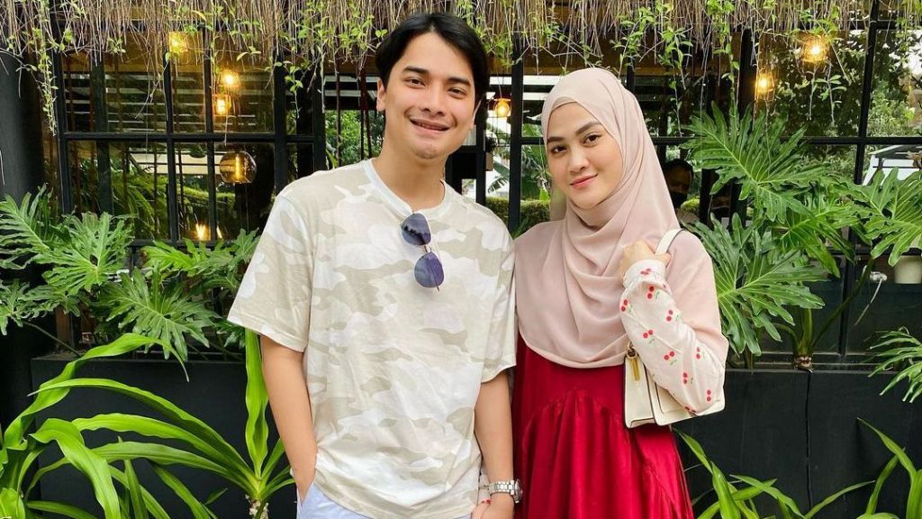 Henny Rahman Pakai Baju Begini Saat Liburan, Netter Ramai Salahkan Alvin Faiz: Istri Tergantung Didikan Suami