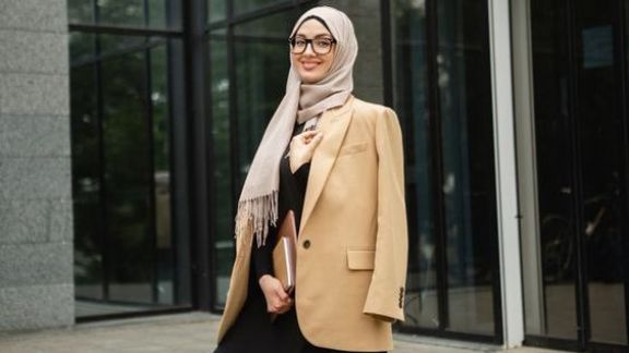 Sudah Pakai Hijab dan Pakaian Tertutup, Masih Perlukah Kenakan Lotion Ber-SPF?