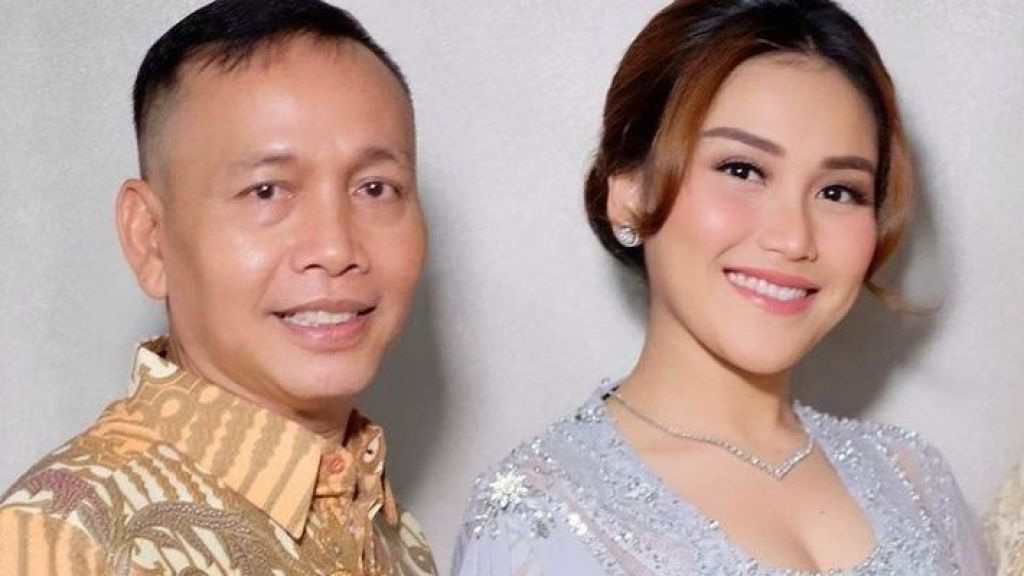 Muak Ayu Ting Ting Dibuat! Ayah Rozak Gacor Carikan Jodoh Sampai Terus-terusan Kirimi Foto Pria, Eks Enji: Udah Kayak Siti Nurbaya!