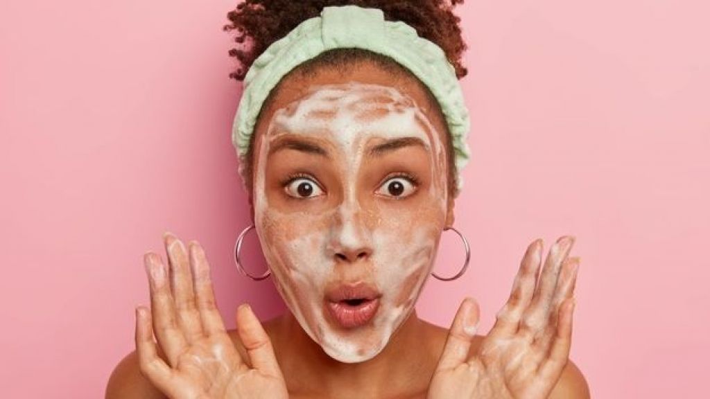 Beauty Wajib Tahu, 6 Tips Memilih Face Wash yang Tepat bagi Kulit Berminyak dan Berjerawat