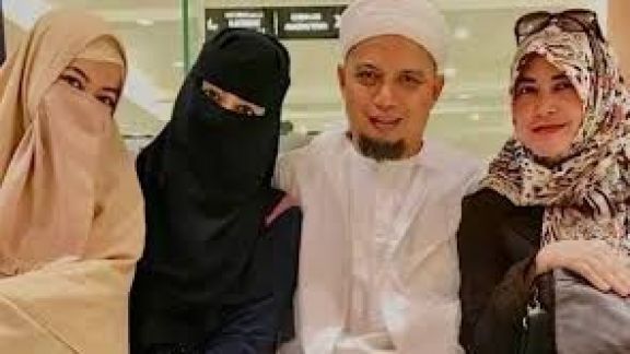 Pengadilan Resmi Putuskan Ahli Waris Harta Ustaz Arifin Ilham, Ibunda Almarhum Tak Mau Sebut Menantu Ketiga