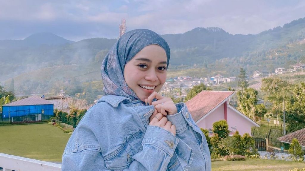 Rapat Bareng Ketua MPR RI, Gaya Berhijab Lesti Kejora Bikin Salfok, Netter: Hijab Model Gimana...