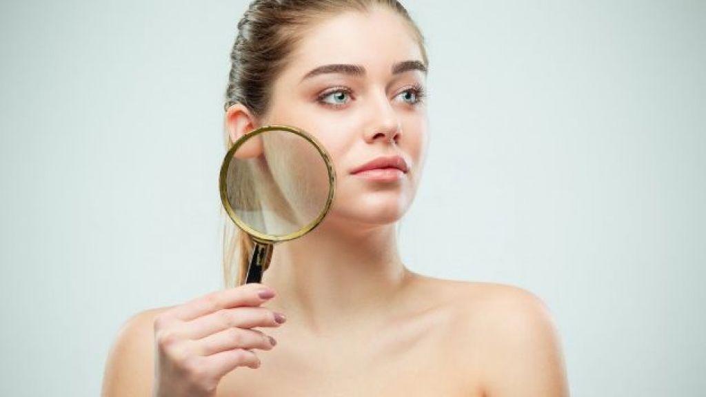 7 Cara Atasi Wajah Bruntusan Akibat Skincare Beserta Kandungan yang Harus Dihindari, Catat Ya Beauty!