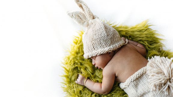 8 Tips yang Aman dan Nyaman untuk Bayi Saat Newborn Photography, Pastikan Hati-hati ya!