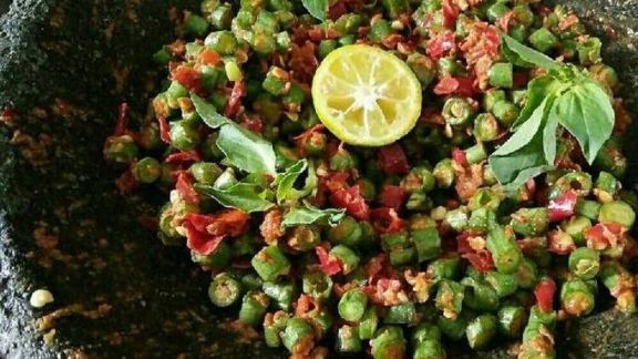 Cuma Butuh Rp15 Ribu Moms  Bisa Bikin Sambal Pencok Tauge Leunca, Sederhana Tapi Maknyus!